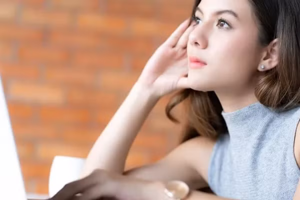 Tôi choáng khi biết mối quan hệ của bạn trai với người bán vé số Toi choang khi biet moi quan he cua ban trai voi nguoi ban ve so