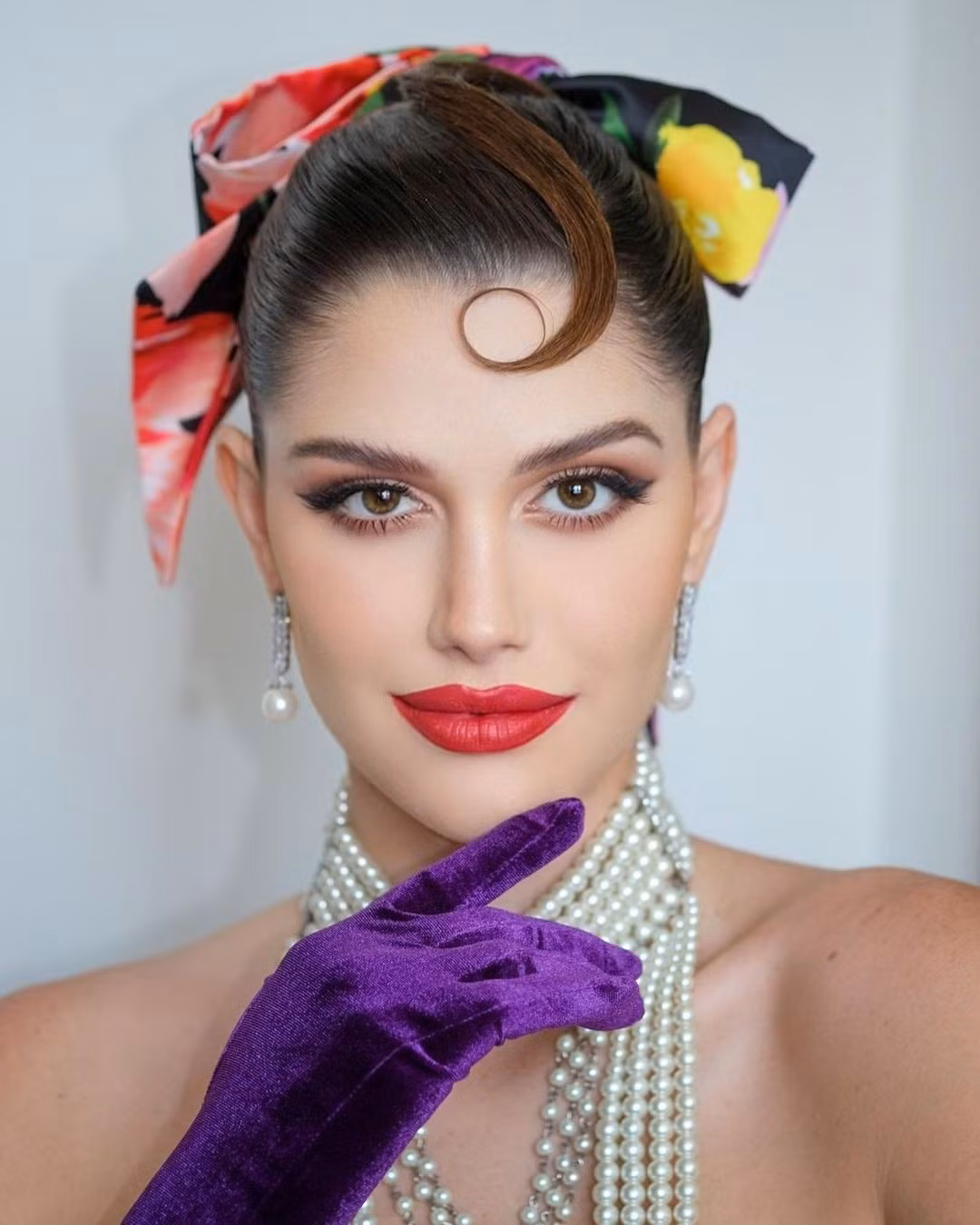 Isabella Menin có sở thích về ăn uống, cô có riêng một trang Instagram để chia sẻ tình yêu dành cho ẩm thực. Ngoài ra, cô có khả năng diễn xuất, chụp ảnh và ca hát.