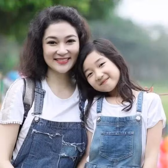 Con gái 16 tuổi của Hoa hậu Nguyễn Thị Huyền Con gai 16 tuoi cua Hoa hau Nguyen Thi Huyen