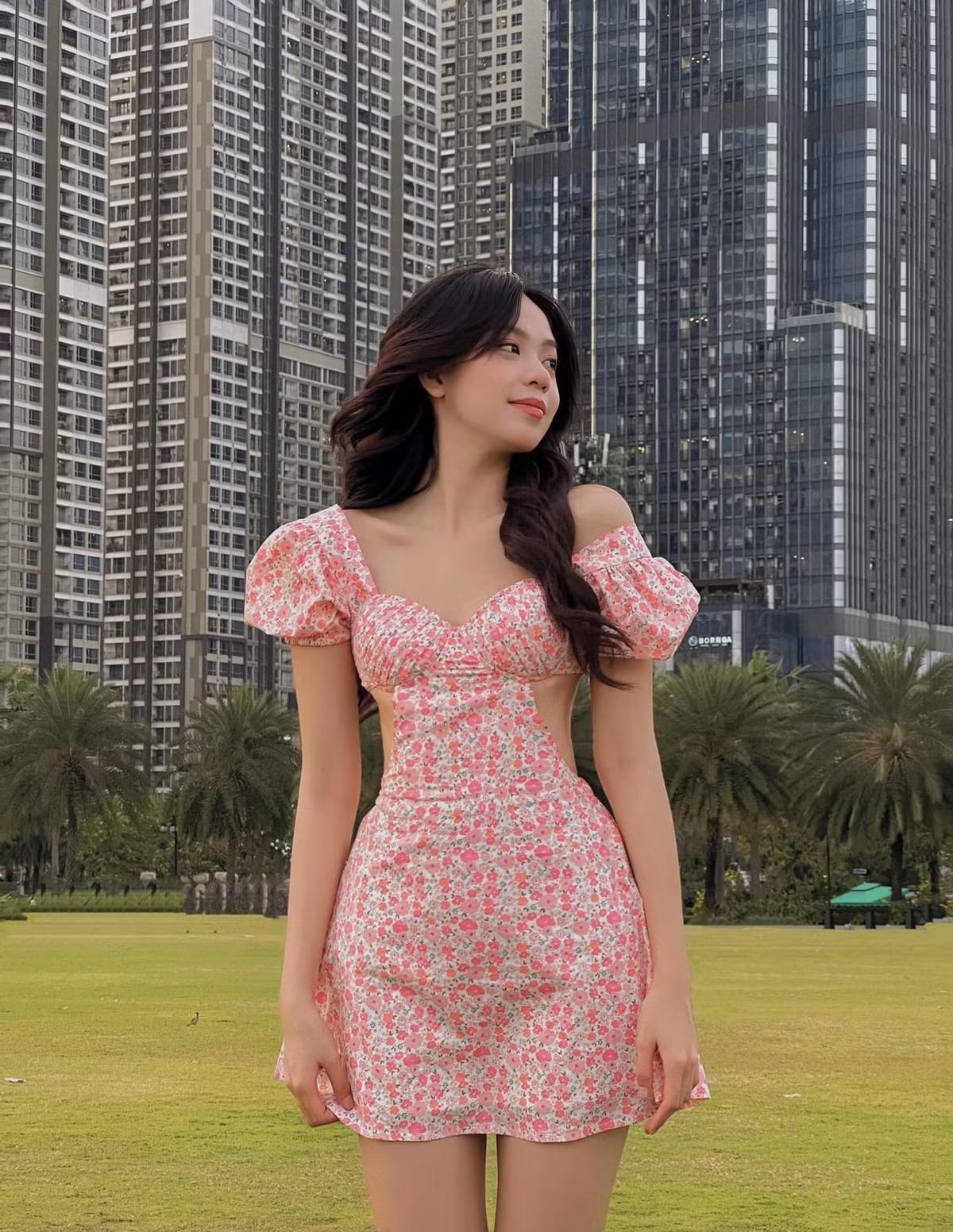 Hoa hau Thanh Thuy cham mac vay ngan ton chan dai thang tap
