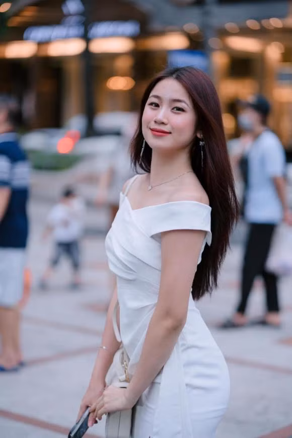 Đi du lịch cùng bạn bè, con gái Lưu Thiên Hương chiếm trọn spotlight - Hình 3 Di du lich cung ban be, con gai Luu Thien Huong chiem tron spotlight-Hinh-3