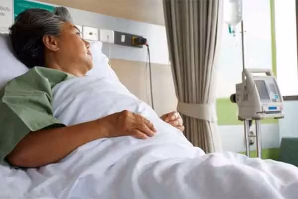 Mẹ ốm nặng khi biết thân thế bạn trai của chị tôi Me om nang khi biet than the ban trai cua chi toi
