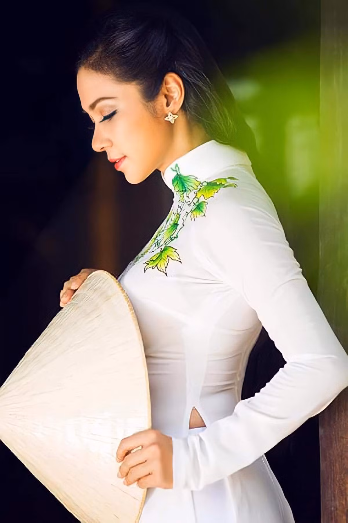 Ở tuổi 50, Việt Trinh vẫn giữ được nhan sắc trẻ trung, xinh đẹp. Cô còn được nhiều người gọi là "người đẹp không tuổi" vì quá trẻ trung.