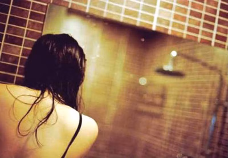  Thiếu nữ 15 tuổi bị 2 thanh niên "dụ dỗ" tới mang thai 6 tháng: Ngày 12/6, Công an TP Vũng Tàu, tỉnh Bà Rịa – Vũng Tàu cho biết, đang giữ hình sự Huỳnh Thanh Hải (19 tuổi) và Nguyễn Văn Dương (26 tuổi, cùng ngụ TP.Bà Rịa, tỉnh Bà Rịa – Vũng Tàu) để điều tra về hành vi “Giao cấu với trẻ em”. Nạn nhân là em Nguyễn Lâm Yến Nhung (tên đã thay đổi, 15 tuổi, ngụ TP Vũng Tàu).