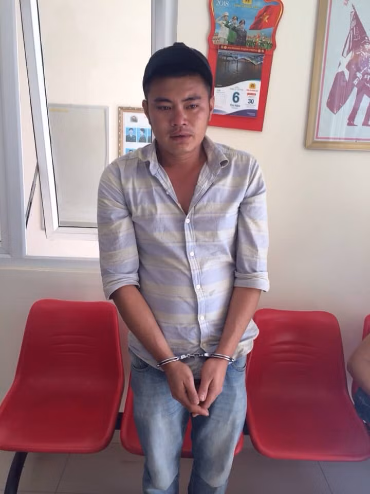 Giet chet ban nhau, thanh nien tren duong don xe ve que bi bat giu
