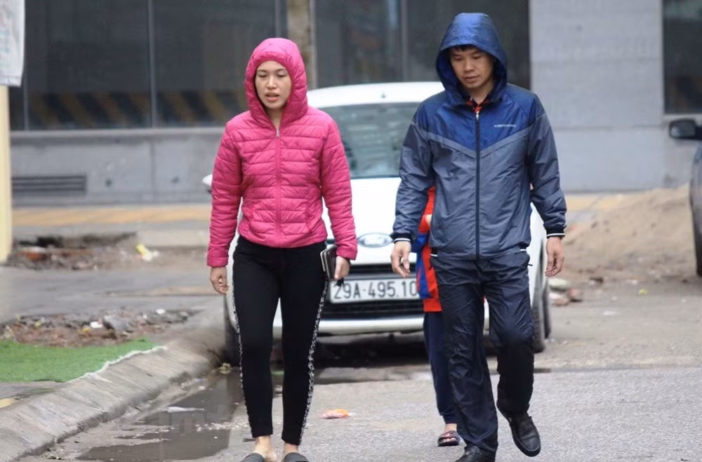 Nguoi Ha Noi trum ao mua, co ro trong dot ret dam dau mua-Hinh-13
