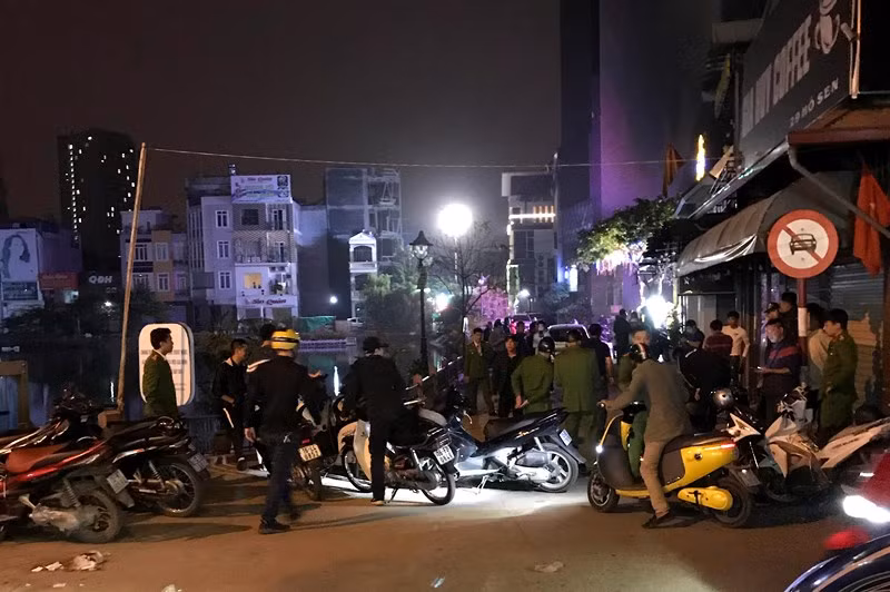 Doc gi hom nay 26/12: Be 3 tuoi chet tuc tuoi tai chung cu Lotus-Hinh-4