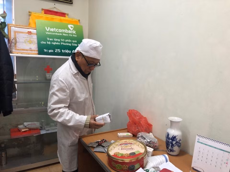 Chia sẻ về mong muốn lớn nhất của các y bác sỹ tại nơi đây, khi còn sức khỏe thì có thể giúp đỡ được mọi người, cùng với đó là mong muốn làm sao có thêm nhiều phòng khám miễn phí như thế này nữa, ở Hà Nội và nhiều địa phương khác để ai cũng được thăm khám là họ đã cảm thấy vui rồi. 