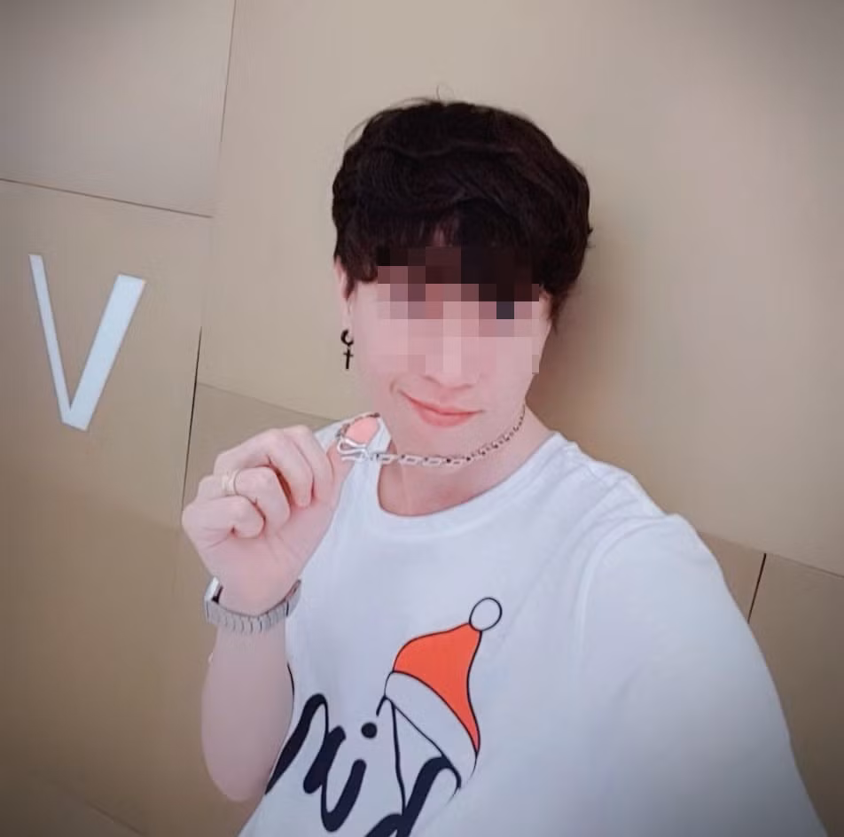 Lo sợ sự an toàn, nên cô gái này cùng một người bạn đi cùng đã báo công an phường để nhờ sự hỗ trợ. 
