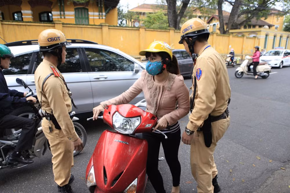 Những người thích đi xe máy tháo gương sẽ nghĩ lại khi biết điều này - Hình 2 Nhung nguoi thich di xe may thao guong se nghi lai khi biet dieu nay-Hinh-2