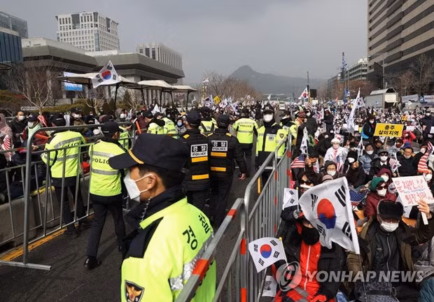 Han Quoc: So ca nhiem COVID-19 da len toi 433, Seoul han che tu tap