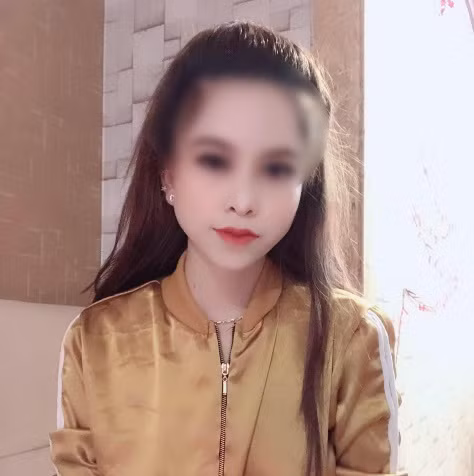 Theo thông tin từ Trung tâm Kiểm soát bệnh tật tỉnh Bình Dương, cô gái tên là N.😭., có địa chỉ tại phường Tân Đông Hiệp, TP Dĩ An. Cô sống tại Daegu nhưng đã qua thành phố lớn thứ hai của Hàn Quốc là Busan để đáp máy bay đi TP HCM.