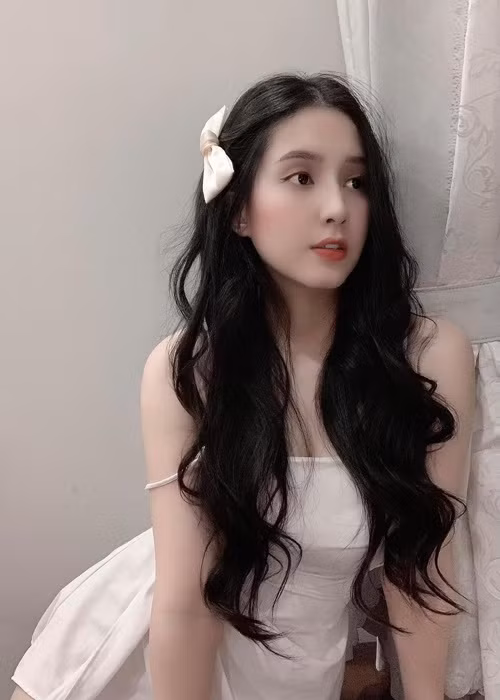 Thiên An sở hữu khuôn mặt xinh đẹp, hơi hướng lai Tây. Cô từng đóng nhiều MV của Jack.