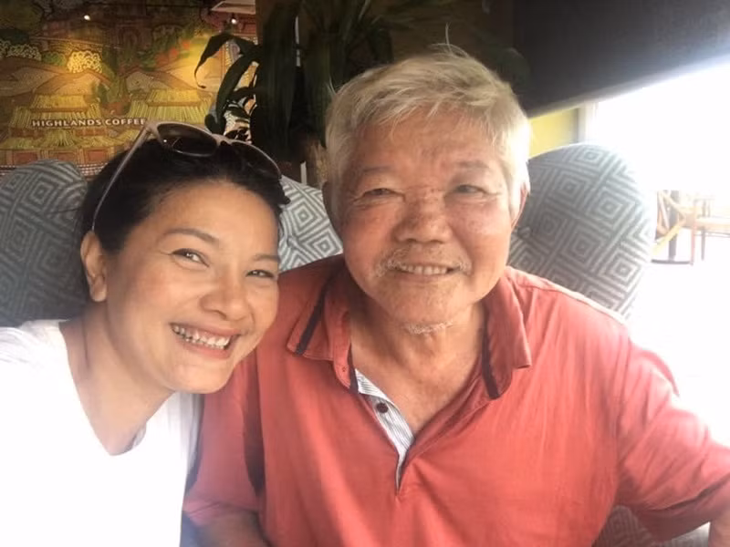 Gia đình Kiều Trinh chỉ có hai người lớn nên mọi việc của vườn ruộng đều do nữ diễn viên và cha làm hết.