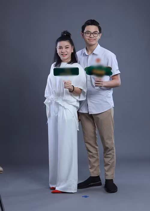 Con trai của Cát Phượng - Thái Hòa sinh năm 2004, hiện tại cao 1m74.