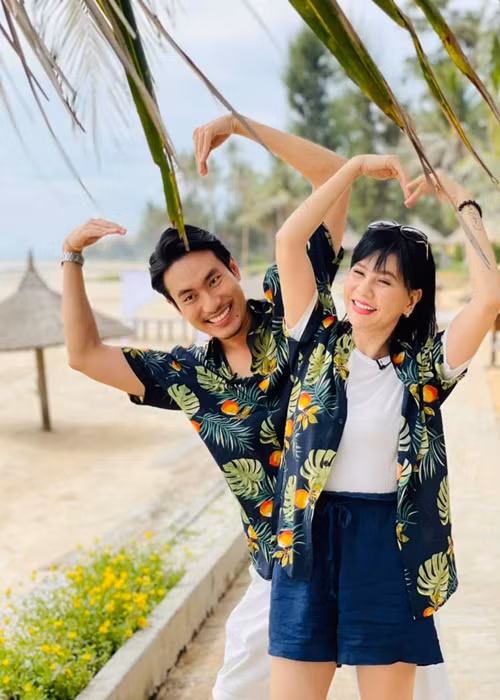 Hiện tại, Cát Phượng gắn bó với Kiều Minh Tuấn. Cả hai hẹn hò từ năm 2009.