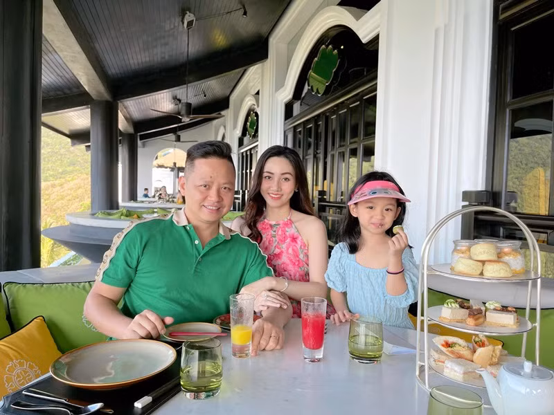 Con gái của Trà My năm nay 5 tuổi, có vẻ ngoài vô cùng xinh xắn. Nàng á hậu dự định sẽ sinh thêm con thứ hai khi con gái đầu vào lớp 1.