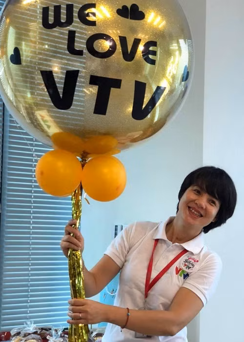 Nữ MC Diễm Quỳnh từng tham gia dịch các bộ phim Trung Quốc trên VTV như “Vương triều Ung Chính”, “Con đường lạc đà”, “Lã Bất Vi”. Nữ MC cho biết, bộ phim nào cô cũng dịch dang dở bởi bị công việc khác chi phối. Ảnh: VTV