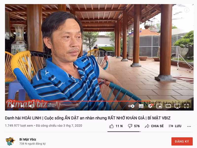Đầu tháng 9, Hoài Linh vướng tin đồn muốn trở lại showbiz sau ồn ào. Cụ thể, trong video được lan truyền, danh hài chia sẻ: "Nói chung làm nghệ sĩ không ai mong muốn ẩn giật thế này đâu. Chắc chắn phải làm lại bởi vì nghề này là nghề ơn trên cho mình. Mình còn nói được là còn làm được". Tuy nhiên, thực tế, video được đăng tải vào tháng 7/2020. Nội dung video về việc Hoài Linh tạm ngưng hoạt động nghệ thuật về ở nhà thờ Tổ nghiệp. Ảnh: Sở hữu trí tuệ