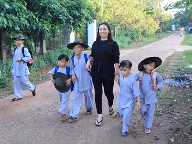 Nữ ca sĩ cho biết, cô không có tài sản để lại. “Trong đầu tôi từ xưa đến giờ chưa từng nghĩ phải để lại tài sản gì cho con tôi. Tôi chỉ để tri thức cho con mình. Hiện tại, tôi đang làm ra tiền, tôi cho các con đi học. Khi các con ra trường, các con tự đi làm kiếm sống, một mình tôi làm cũng không nhiều", Phi Nhung chia sẻ. Ảnh: Khám phá