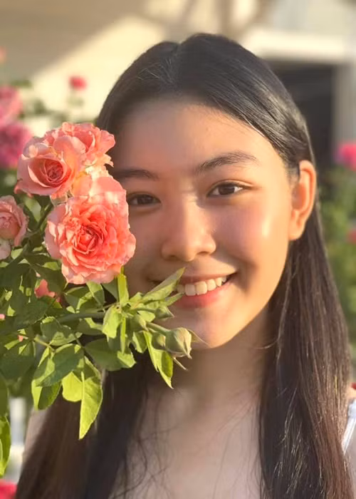 Con gái đầu lòng của Quyền Linh càng lớn càng xinh khiến ai cũng phải trầm trồ.