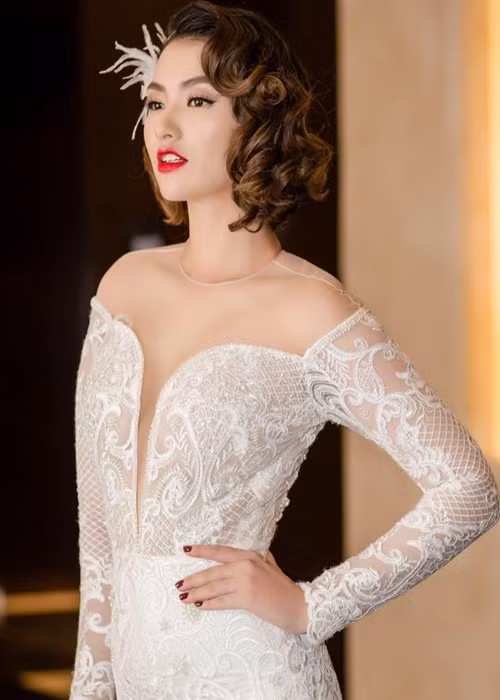  Đường tình của Hồng Quế cũng khá thị phi. Năm 2012, cô vướng nghi vấn hẹn hò siêu mẫu Hoàng Gia Ngọc nhưng khẳng định cả hai chỉ là bạn bè. Năm 2015, Hồng Quế quấn quýt Harry Lu trong chương trình. Có ý kiến cho rằng đây chỉ là chi tiết trong kịch bản của chương trình. Sau khi sinh con, Hồng Quế hết tố bố của con gái chối bỏ trách nhiệm lại bị đồn tái hợp với người này.