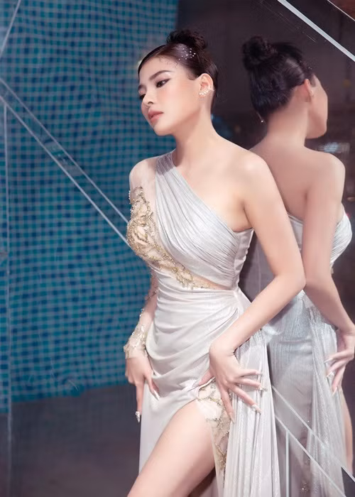 Từ 46 kg, Thúy Diễm tăng hơn 20 kg khi mang bầu. Tuy nhiên, nữ diễn viên nhanh chóng lấy lại được vóc dáng thon gọn sau sinh.