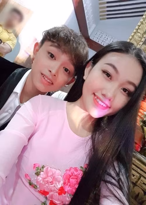 Trong khi Thiêng Ngân khoe trúng tuyển đại học, Hồ Văn Cường - con trai nuôi Phi Nhung chưa tiết lộ sẽ học ở trường nào sau khi tốt nghiệp.