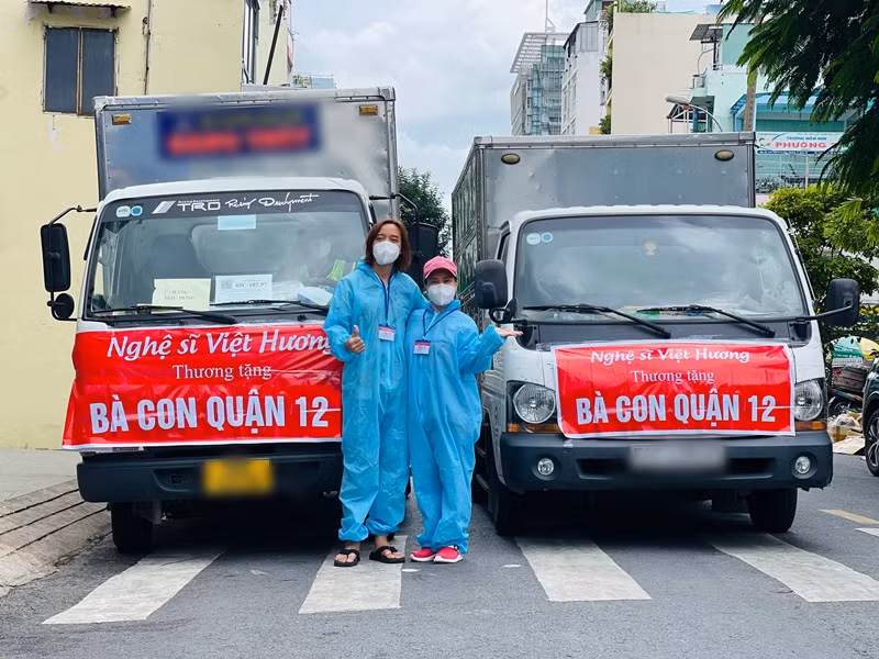 Mới đây, rộ tin đồn Việt Hương nhận tiền quyên góp từ nước ngoài. Tuy nhiên, CEO trung tâm Thúy Nga phủ nhận tin đồn này. Bà Marie To cho biết, Việt Hương không nhận tiền quyên góp mà chỉ đề nghị dùng tiền mua máy thở cho bệnh viện ở TP.HCM.