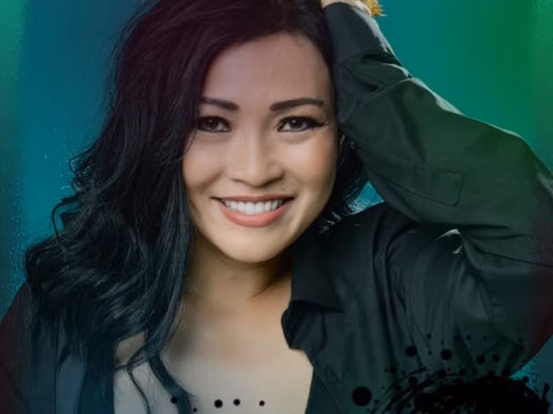 Mới đây, Phương Thanh phủ nhận tin đồn rằng cách đây 20 năm, cô đồng ý ủng hộ tiền xây trường tại Thanh Hóa nhưng phải lấy tên mình làm tên trường. Đây không phải là lần đầu tiên cô vướng tin đồn gây sốc.