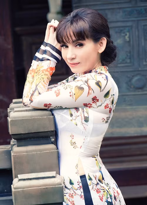 Phi Nhung va loat nghe si qua doi vi COVID-19
