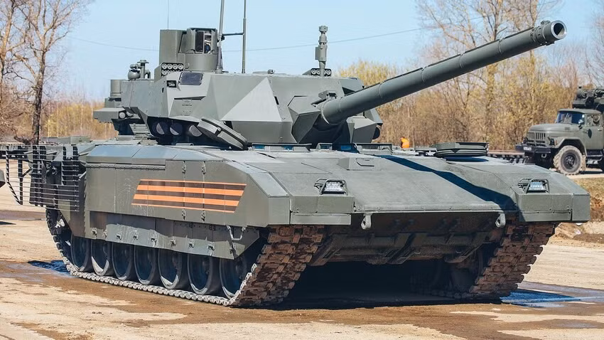 Nga đang sẵn sàng tăng căng thẳng quân sự tại Ukraine. Việc T-14 xuất hiện tại đây có thể là một phần nỗ lực từ Nga nhằm tiếp tục thực hiện chiến dịch. Ngoài ra, nước này cũng đang khẩn trương đưa các xe tăng T-90 hiện đại tới chiến trường Ukraine.