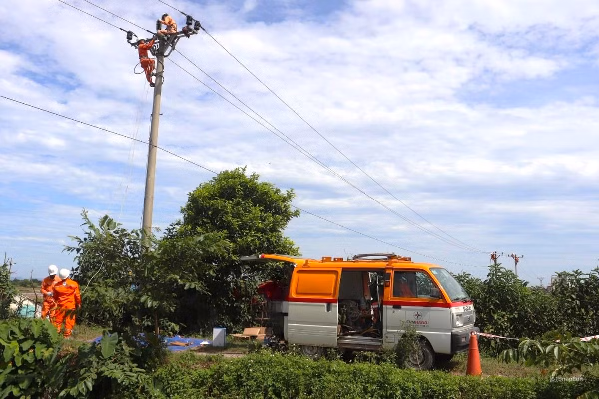 EVNHANOI tăng cường công tác phòng chống thiên tai và tìm kiếm cứu nạn - Hình 3 EVNHANOI tang cuong cong tac phong chong thien tai va tim kiem cuu nan-Hinh-3