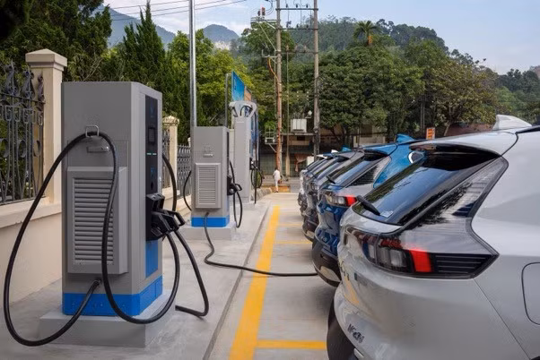VinFast VF 3 cân mọi nẻo đường vì trạm sạc phủ khắp nơi - Hình 2 VinFast VF 3 can moi neo duong vi tram sac phu khap noi-Hinh-2