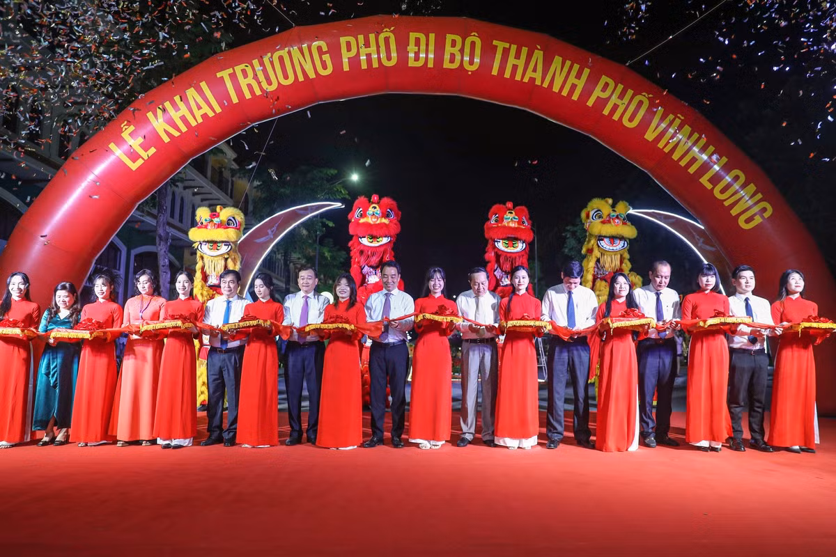 Vinh Long khai truong pho di bo tai du an cua T&T Group