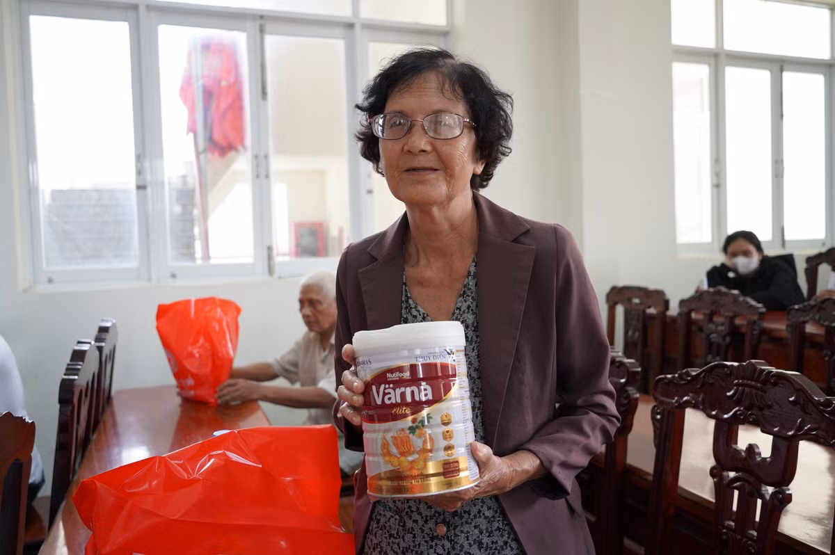 NUTIFOOD ho tro sua dinh duong cho nguoi lon tuoi kho khan-Hinh-2