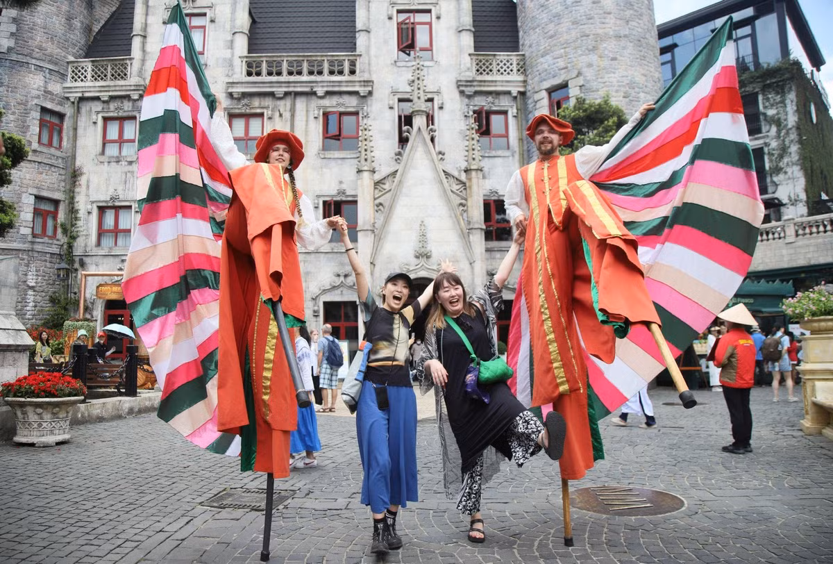 Có gì trong cái “bắt tay” giữa Sun World và Lữ hành Saigontourist? - Hình 4 Co gi trong cai “bat tay” giua Sun World va Lu hanh Saigontourist? -Hinh-4