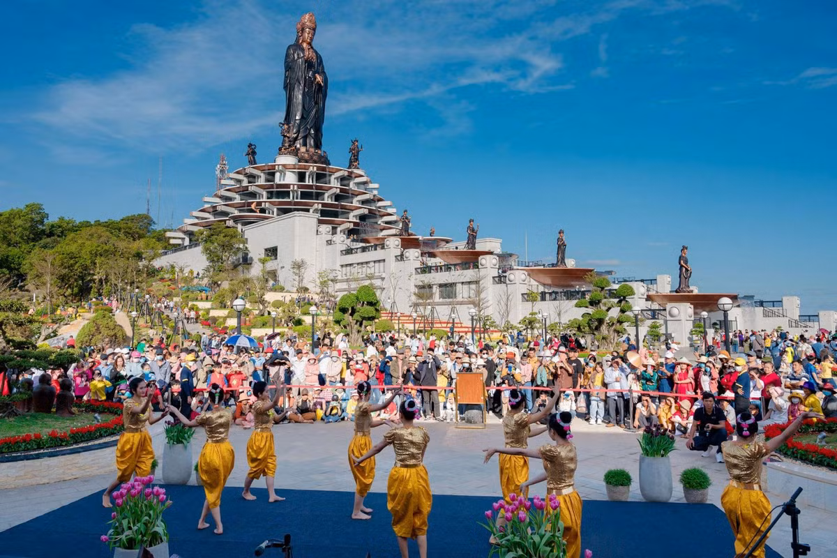 Có gì trong cái “bắt tay” giữa Sun World và Lữ hành Saigontourist? - Hình 2 Co gi trong cai “bat tay” giua Sun World va Lu hanh Saigontourist? -Hinh-2