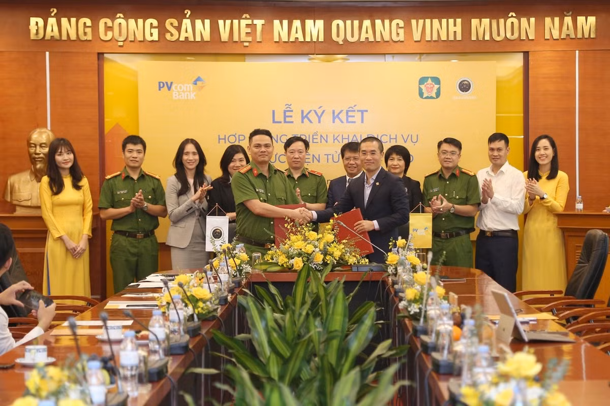 PVcomBank va Trung tam RAR hop tac trien khai dich vu qua VNeID