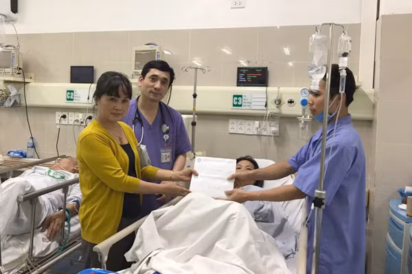 Chủ quan với cơn đau đầu, cô gái trẻ rơi vào hôn mê vì đột quỵ Chu quan voi con dau dau, co gai tre roi vao hon me vi dot quy