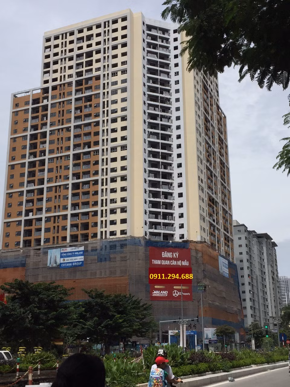 Cảnh sát phòng cháy chữa cháy (PCCC) thành phố Hà Nội vừa có văn bản đề nghị không cung cấp điện, nước sử dụng cho công trình Golden Field Mỹ Đình (đường Hàm Nghi, P. Cầu Diễn, Q. Nam Từ Liêm, TP. Hà Nội) do vi phạm PCCC. Ảnh: batdongsan3m.com