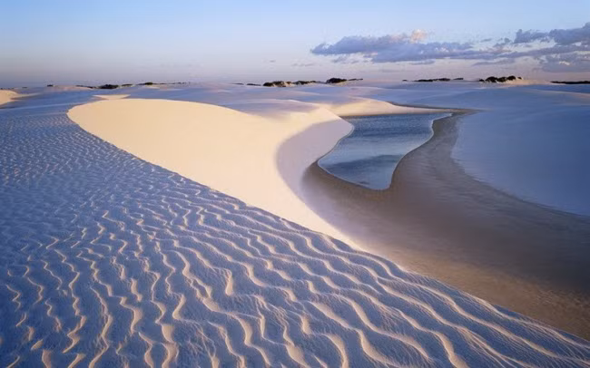 Lençóis Maranhenses trông nhưng phong cảnh ngoài hành tinh.