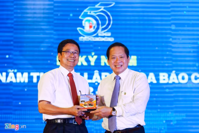 "Bao chi khong tien kip se tut hau so mang xa hoi"