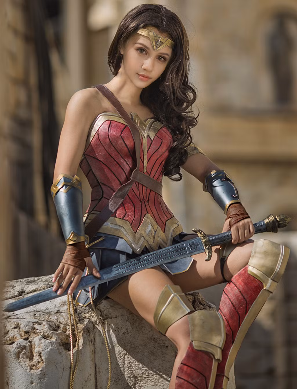 Trên Deviantart, Kilory tự giới thiệu cô là con lai, mang trong mình hai dòng máu Mỹ và Trung Quốc. Có lẽ chính vẻ đẹp lai này đã góp phần giúp 9X hóa thân thành công nữ chiến binh vùng Amazon mạnh mẽ.