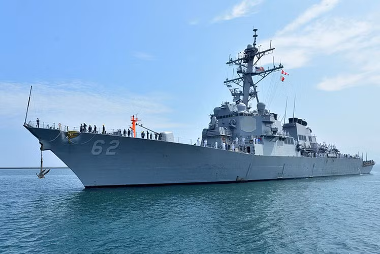 “Con tàu đã nhận được hệ thống cơ khí và điện (HM &amp; E), hệ thống chiến đấu, chỉ huy, điều khiển, thông tin liên lạc, máy tính... hoàn toàn mới, chúng được lắp đặt theo kế hoạch trong năm tài chính 2019 (FY 2019)", các quan chức USN cho biết. 