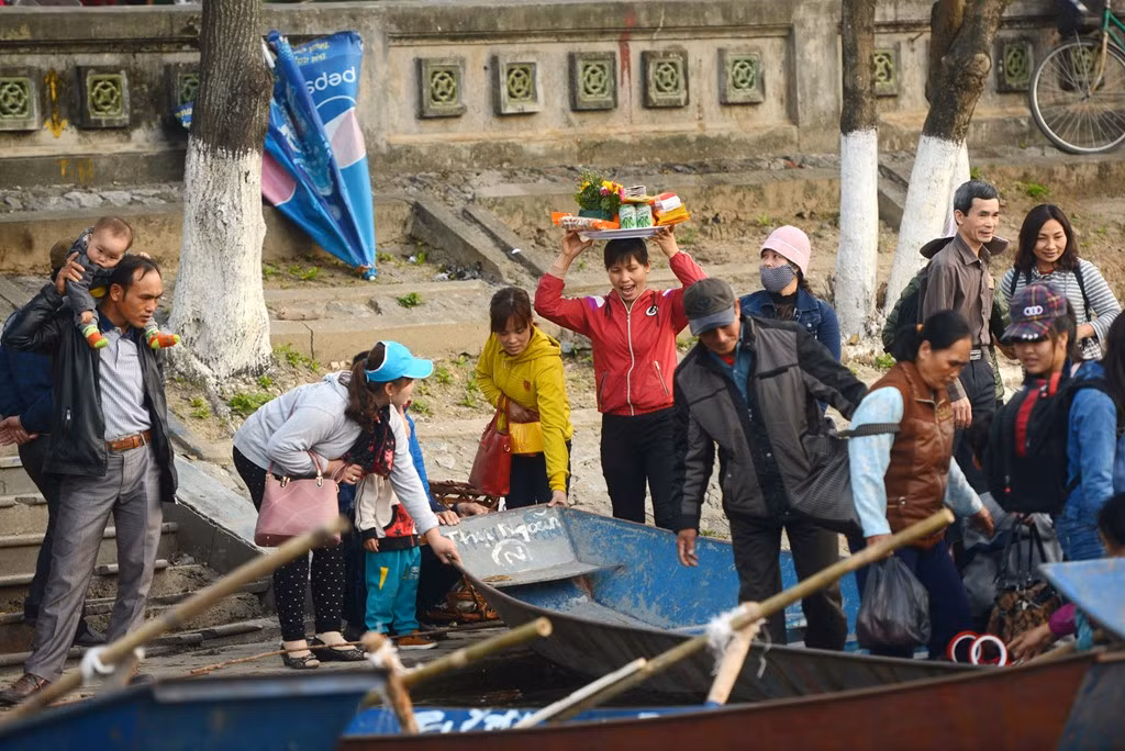 Anh: Hon loan khi tranh loc tai le khai hoi chua Huong-Hinh-2