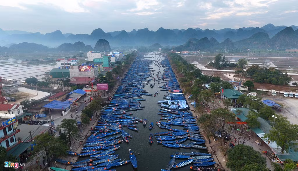 Anh: Hon loan khi tranh loc tai le khai hoi chua Huong