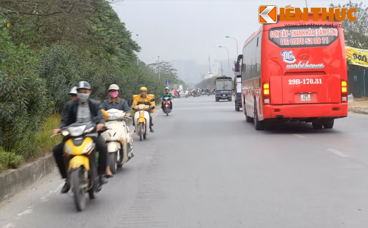 Nguyên nhân khiến nhiều người lầm tưởng đường gom dân sinh là đường một chiều vì lượng người đi ngược lại ít hơn, chủ yếu tập trung ở một vài đoạn rẽ sang khu dân cư như Sa Đôi, An Khánh, Thiên Đường Bảo Sơn...