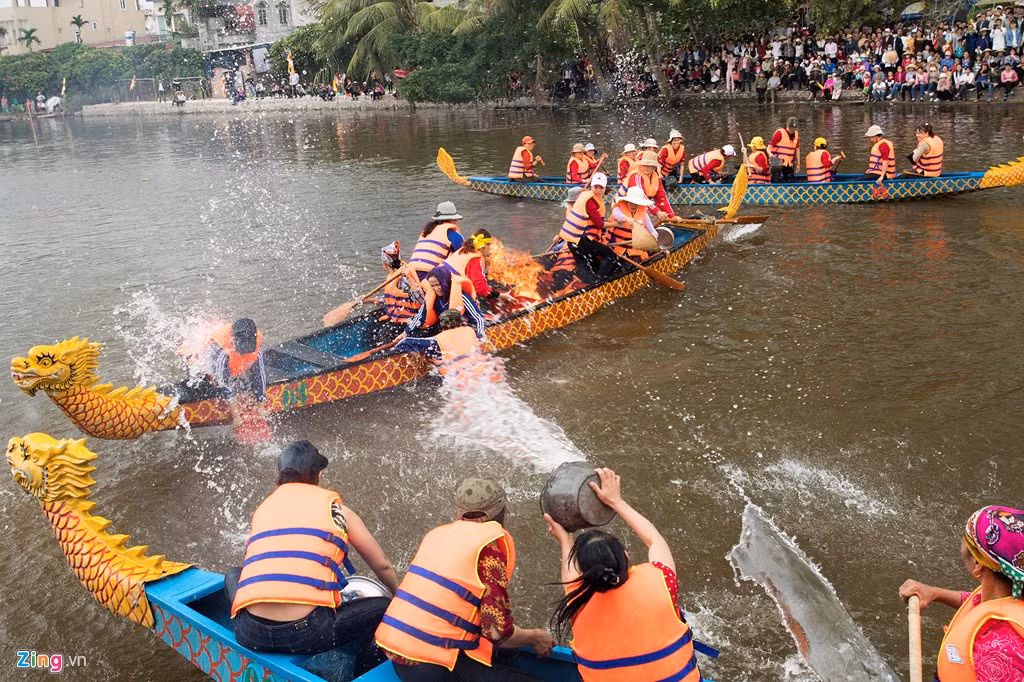 Đội nào không khéo, để đội bạn té nước, làm tắt lửa phải nhóm lại sẽ dễ bị cơm sống. Hết thời gian quy định, các niêu cơm được đem về để ban giám khảo chấm và trao giải.