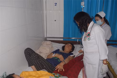 Đây không phải lần đầu, các vụ ngộ độc gây chết người xảy ra. Hồi tháng 6/2016, vụ việc ngộ độc bánh mỳ ở Lâm Đồng khiến 1 người chết và 46 người phải nhập viện cấp cứu. Ảnh: CAND.